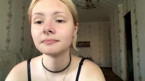 Snapshot of richellearmentrout chatting on 5, 8, 2026 jenny online show from 5, 8, 2026