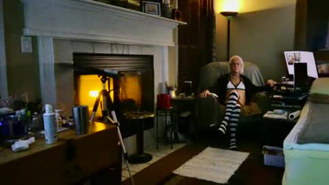 PINK HOLE TWINK online show from 18, 1, 2025