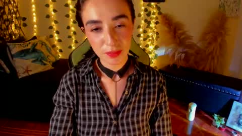 Independent model online show from 6, 3, 2025