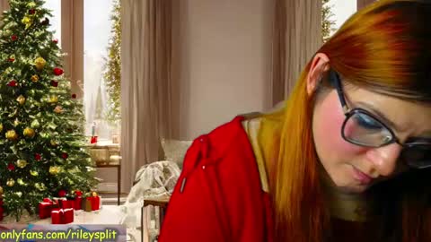 Snapshot of rileycomely chatting on 21, 12, 2024 RileyComely online show from 21, 12, 2024