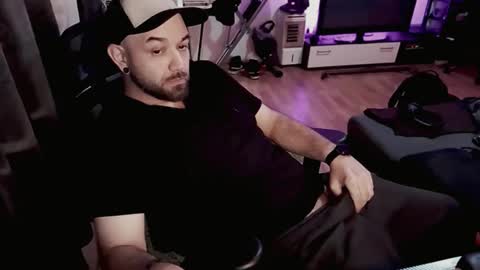 Snapshot of riptid3_ chatting on 2, 11, 2025 Ask Me online show from 2, 11, 2025