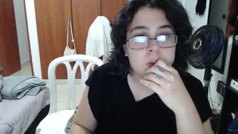 Snapshot of rivadeneira222 chatting on 16, 9, 2025 PeachSalinger online show from 16, 9, 2025