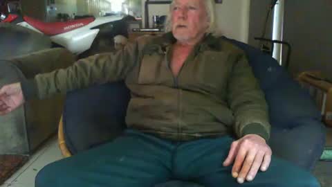 Snapshot of riverratggg chatting on 10, 5, 2026 riveratggg online show from 10, 5, 2026