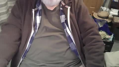 Snapshot of rndmronnie chatting on 21, 12, 2025 Ron Rodan online show from 21, 12, 2025