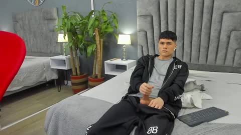 Roan Birkin online show from 8, 2, 2025