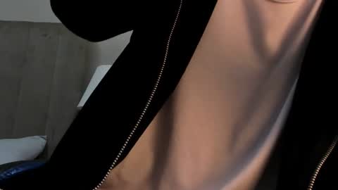 Snapshot of roan_birkin chatting on 22, 6, 2026 Roan Birkin online show from 22, 6, 2026