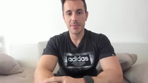 Snapshot of roberto4ever chatting on 23, 4, 2026 roberto4ever online show from 23, 4, 2026