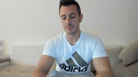 Snapshot of roberto4ever chatting on 7, 5, 2026 roberto4ever online show from 7, 5, 2026