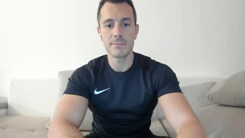 Snapshot of roberto4ever chatting on 9, 5, 2026 roberto4ever online show from 9, 5, 2026