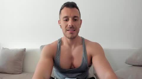 Snapshot of roberto4ever chatting on 20, 5, 2026 roberto4ever online show from 20, 5, 2026