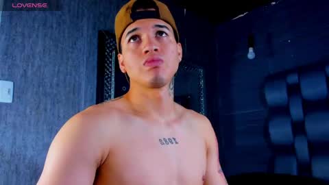 rocco_santos online show from 13, 4, 2026