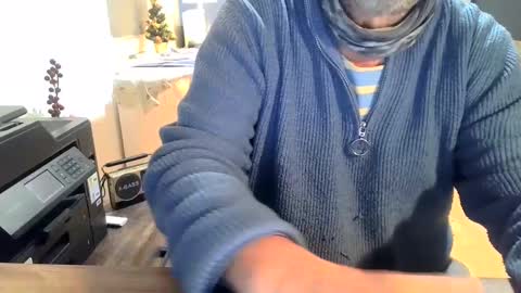 Snapshot of rolandloser1000 chatting on 4, 1, 2025 rolandloser1000 online show from 4, 1, 2025