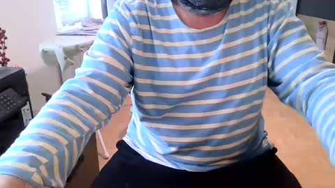 Snapshot of rolandloser1000 chatting on 5, 1, 2025 rolandloser1000 online show from 5, 1, 2025