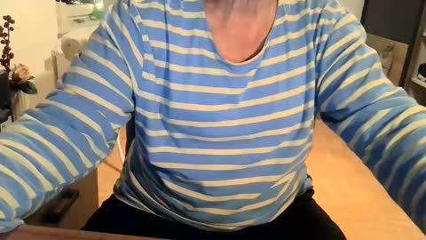 Snapshot of rolandloser1000 chatting on 10, 1, 2025 rolandloser1000 online show from 10, 1, 2025