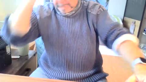 Snapshot of rolandloser1000 chatting on 27, 1, 2025 rolandloser1000 online show from 27, 1, 2025