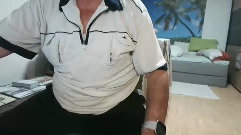 Snapshot of rolandloser1000 chatting on 11, 9, 2025 rolandloser1000 online show from 11, 9, 2025