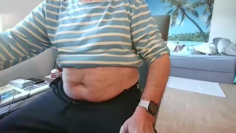 Snapshot of rolandloser1000 chatting on 6, 11, 2025 rolandloser1000 online show from 6, 11, 2025