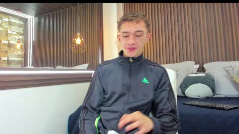 Snapshot of rolito18_ chatting on 7, 3, 2025 twink juli online show from 7, 3, 2025