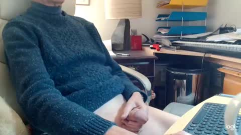 Snapshot of rolydawe chatting on 1, 11, 2025 rolydawe online show from 1, 11, 2025