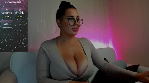 Veronica    MY INST ronnieglace13 online show from 6, 10, 2025