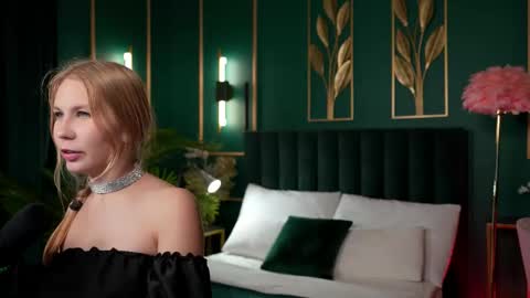 Snapshot of rosa_evans chatting on 2, 12, 2025 Delicate flower Rose online show from 2, 12, 2025