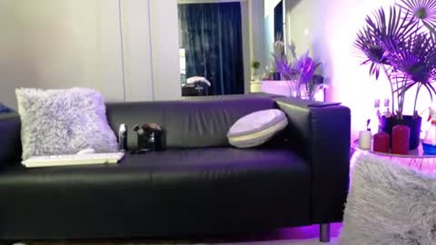Snapshot of rosacatalleya chatting on 9, 7, 2026 Rose online show from 9, 7, 2026