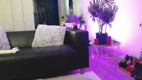 Snapshot of rosacatalleya chatting on 12, 7, 2026 Rose online show from 12, 7, 2026