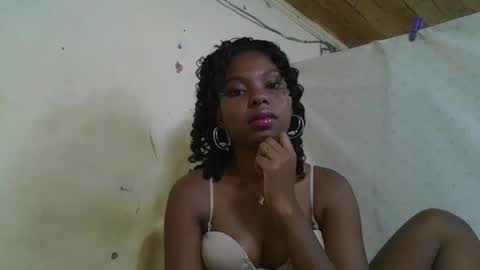 Snapshot of rosalinda933 chatting on 26, 4, 2026 Rosalinda online show from 26, 4, 2026