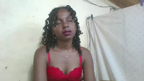 Snapshot of rosalinda933 chatting on 28, 4, 2026 Rosalinda online show from 28, 4, 2026