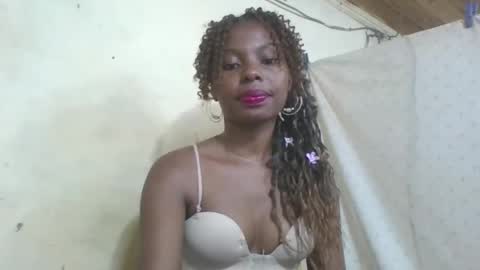 Snapshot of rosalinda933 chatting on 1, 5, 2026 Rosalinda online show from 1, 5, 2026