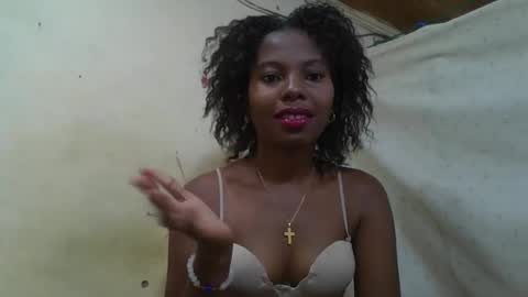 Snapshot of rosalinda933 chatting on 12, 5, 2026 Rosalinda online show from 12, 5, 2026