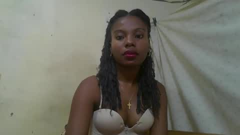 Snapshot of rosalinda933 chatting on 18, 5, 2026 Rosalinda online show from 18, 5, 2026