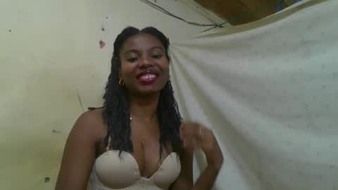 Snapshot of rosalinda933 chatting on 18, 5, 2026 Rosalinda online show from 18, 5, 2026