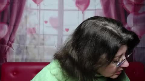 Snapshot of rosehille chatting on 4, 2, 2026 RoseHille online show from 4, 2, 2026