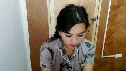 Snapshot of rosella_xx chatting on 15, 6, 2026 TONETH online show from 15, 6, 2026