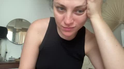 Snapshot of rosequinn300 chatting on 27, 7, 2026 Rose Quinn online show from 27, 7, 2026