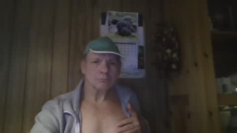 roses2u1958 online show from 4, 2, 2025