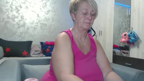 Lovepinklilly online show from 17, 3, 2026