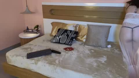 rosewilsom online show from 27, 2, 2025