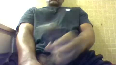 Snapshot of roshun69 chatting on 6, 5, 2026 Roshun Haynes online show from 6, 5, 2026