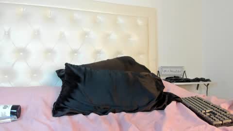 rouse_sexy_hotxx77 online show from 9, 4, 2026