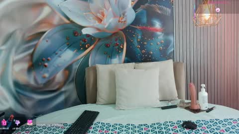 Snapshot of rouxinferno_cr chatting on 8, 4, 2026 rouxinferno_cr online show from 8, 4, 2026