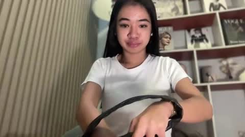 Snapshot of roweena_rodrigo69x chatting on 19, 7, 2026 roweena online show from 19, 7, 2026
