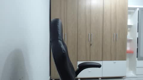 Roxana online show from 4, 3, 2026