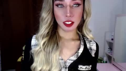roxane_holmes online show from 16, 1, 2025