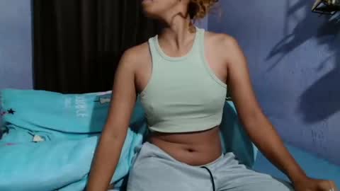 roxanne_98 online show from 25, 5, 2026
