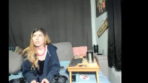 roxihazeleyes online show from 12, 3, 2026