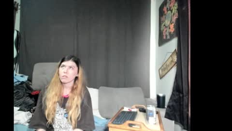 roxihazeleyes online show from 16, 3, 2026