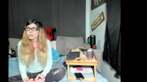 roxihazeleyes online show from 21, 4, 2026