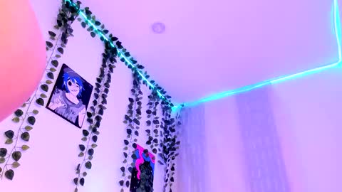 Snapshot of roxxxevelvet chatting on 5, 3, 2025 Roxx IG online show from 5, 3, 2025